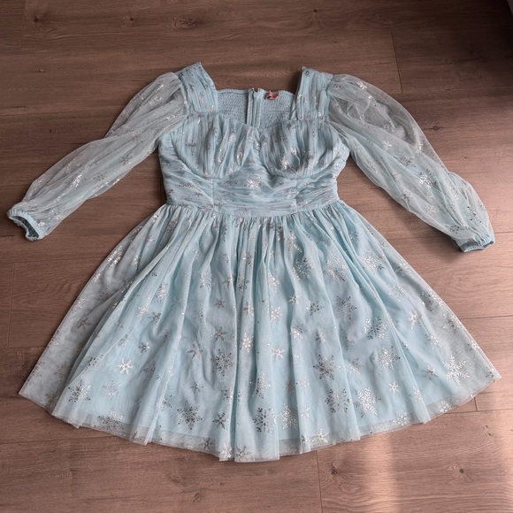Ivy City Co Dresses & Skirts - Ivy City Co. Snowflake Dress - size XL